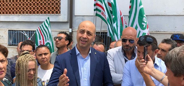 Sit in di protesta dei lavoratori ex percettori di mobilità in deroga (VIDEO)