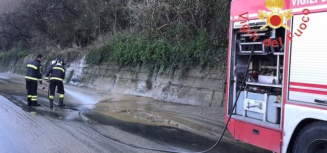 Maltempo, smottamento di fango e detriti sulla SS 280