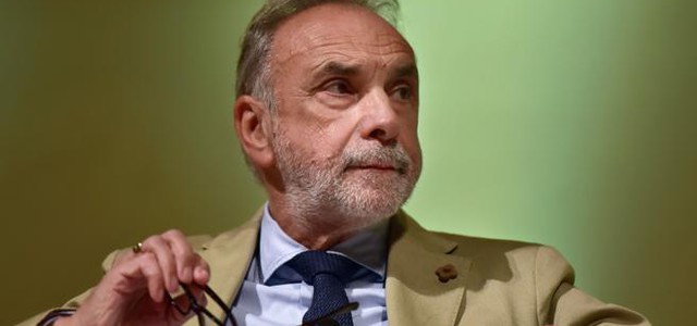 Coronavirus, Remuzzi: "Contagi in salita? Contate i ricoveri..."