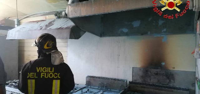 Cucina lido balneare in fiamme a Tropea