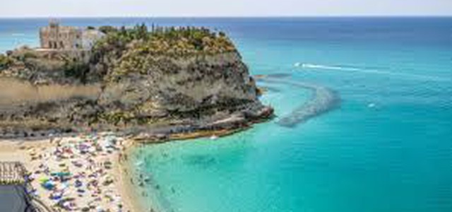 La spiaggia di Tropea tra le più belle d'Italia