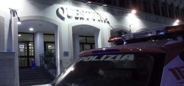 Stalking:  Si rifugia in Questura per sfuggire all'ex