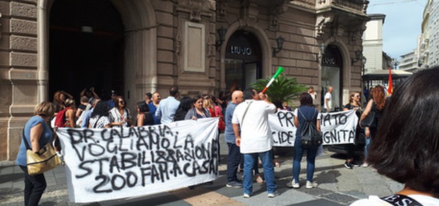 Sit In precari Pugliese licenziati
