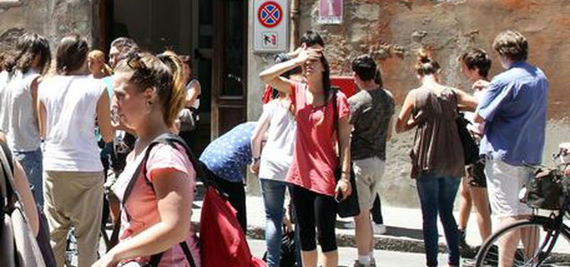 Calano i 'mammoni' in Italia, è la prima volta dal 2007