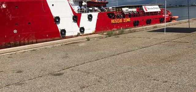 A Corigliano nave con 635 migranti