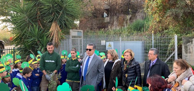 FESTA DELL’ALBERO - CAVALLARO, CARROZZA E LOBELLO ALLA CERIMONIA NEL PLESSO D’ERRICO COL PRESIDENTE DELL’ORDINE DEGLI AGRONOMI CELI