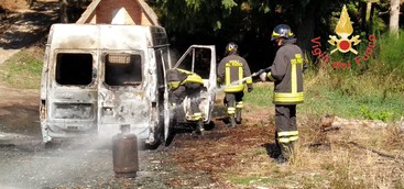 Incendio furgone sul monte Reventino (FOTO)