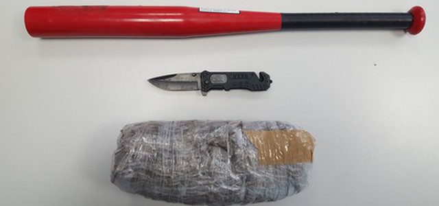 Mezzo chilo di droga in auto, arrestato