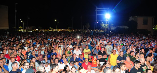 MARINFEST / LOBELLO: “UN MARE DI GENTE ALLA PRESENTAZIONE DELL’US CATANZARO, E STASERA LA RASSEGNA CONTINUA CON IL CONCERTO DI SANTINO CARDAMONE”