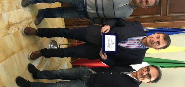 Sindaco e assessore Mungo premiano Giuseppe Bova