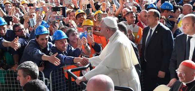 Papa Francesco a Genova, incontra gli operai dell'Ilva