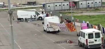 Un accampamento nell'ex area Teti a Catanzaro Lido