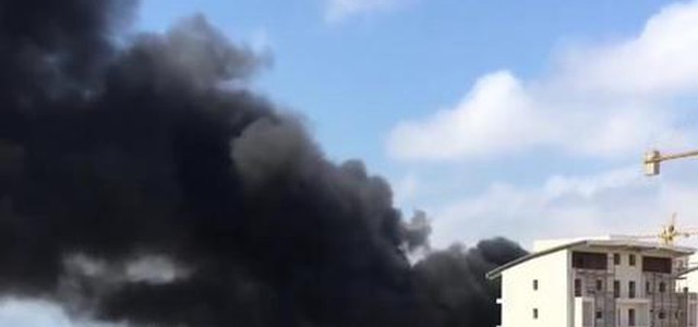 Incendiati pneumatici nel quartiere Scordovillo, è allarme inquinamento