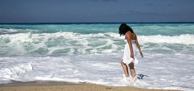 Coronavirus, Governo: "Chi abita al mare può fare il bagno"