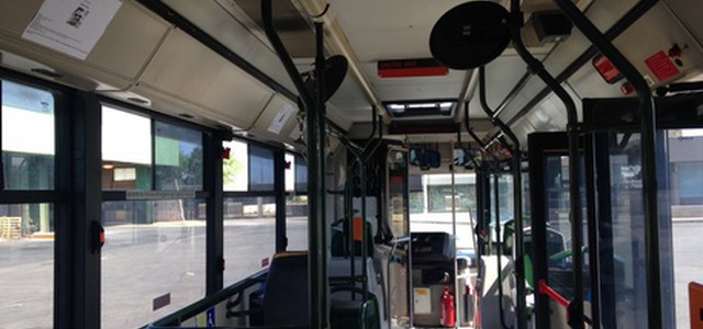 Studente straniero aggredito su bus