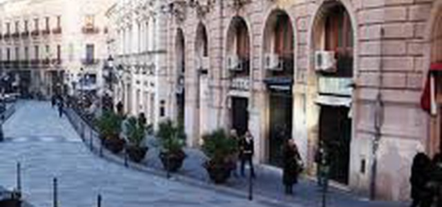 Passeggiando fra "schifezze" su Corso Mazzini...