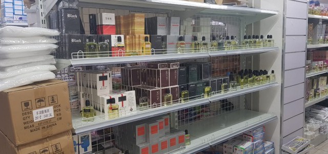 Sequestrati oltre 2000 prodotti contraffatti nel Catanzarese