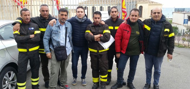 Vigili del fuoco Usb, la protesta prosegue a Crotone