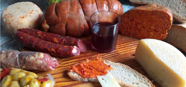 Coldiretti: pranzo di Pasqua non a rischio, circa 20 mila i pacchi spediti dai familiari ai calabresi in Italia e in Europa