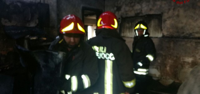 Incendio in abitazione, donna muore carbonizzata