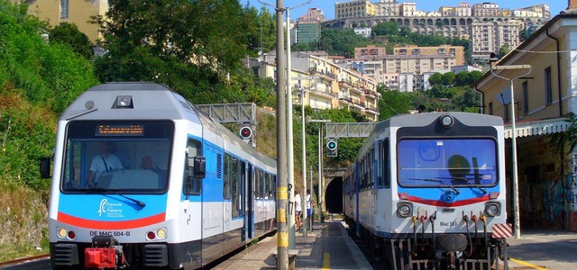 Atti vandalici sui treni di Ferrovie della Calabria a Catanzaro