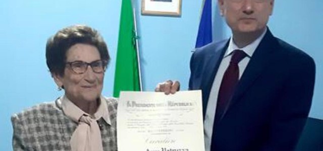Ostetrica 90enne di Briatico diventa "Cavaliere"