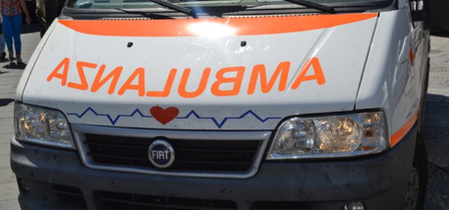 Trattore si ribalta, morto 63enne