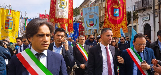 Falcomatà a Locri: "Siamo qui per la vita, siamo qui perché innamorati della nostra terra"