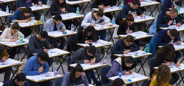 Istat, all'inizio i laureati più precari