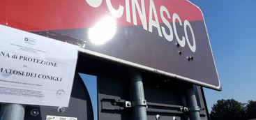 L'ombra della 'ndrangheta a Buccinasco: spari a cartelli stradali nella Platì del nord