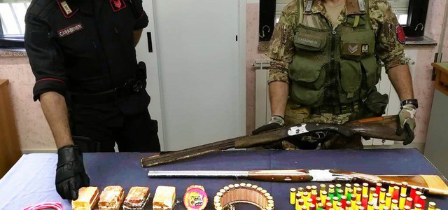 Rastrellamento nelle preserre: arrestato un 50enne trovato in possesso di bomba a mano da guerra