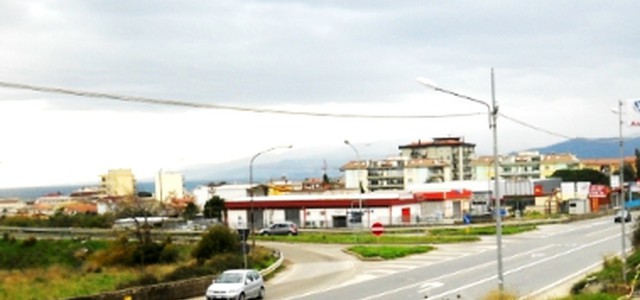 "La rotatoria fra lo svincolo di Giovino e la strada statale 106 si farà"