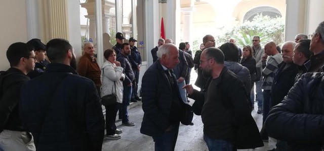 Asp Reggio Calabria - Presidio dei lavoratori per mancati pagamenti