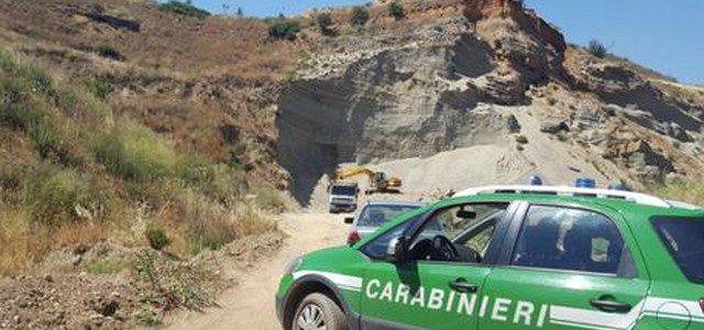 Prelievi in cava dismessa, sequestrata