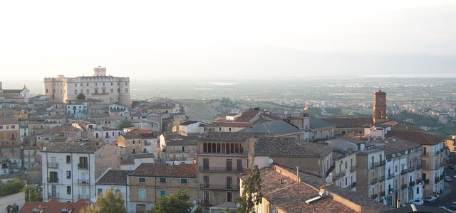 CORIGLIANO: DIFFERENZIATA PORTA A PORTA SPINTA, SI PARTE