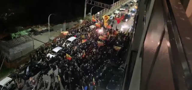 U.S. Catanzaro, l'arrivo in città  della squadra accolta da centinaia di tifosi (Video)