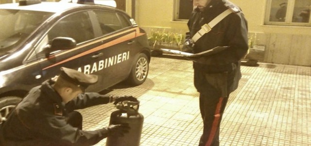 Clandestino ubriaco tenta di fare esplodere bombola di gas, espulso