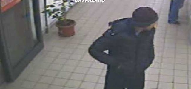 Catanzaro, rubano auto e chiedono soldi per la restituzione: due arresti