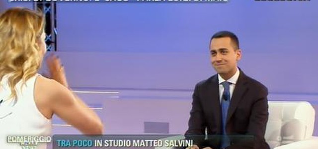 Di Maio chiama alla mobilitazione, tricolore alle finestre. In piazza il 2 giugno