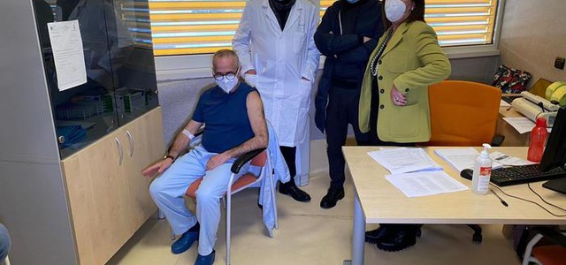 Vax Day, primo vaccinato a Catanzaro è un infermiere