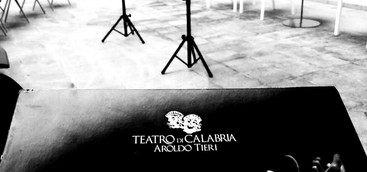 Il vento della parola antica soffia forte su Catanzaro, e il Teatro di Calabria è il messaggero.