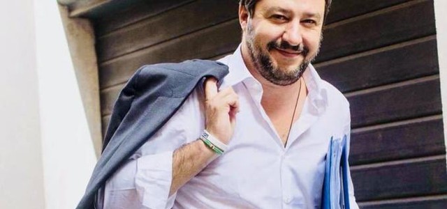 Matteo Salvini a Catanzaro tra proteste che fanno notizia e propaganda che fa voti.