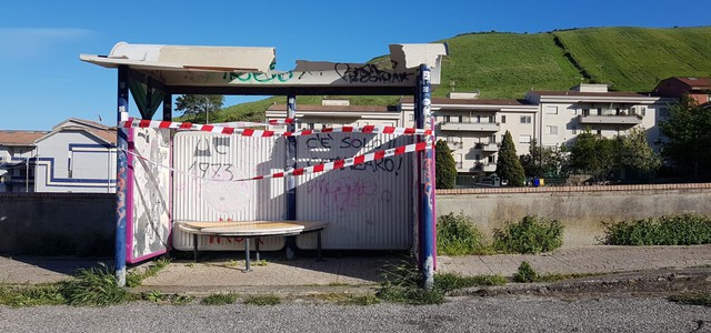 Rotundo: "Vento fa crollare la copertura della pensilina dei bus in Via Fares" (FOTO)