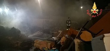 Fiamme nella notte in azienda "Ecologia Oggi" (VIDEO)