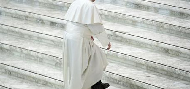 Papa: combattere tratta e abuso su bimbi
