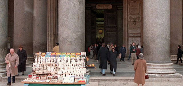 Roma: stop bazar e minimarket in centro, arriva delibera