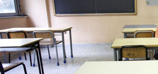 Prof rimprovera alunna, genitore lo prende a pugni
