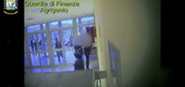 Assenteismo, con l'ambulanza a comprare la frutta