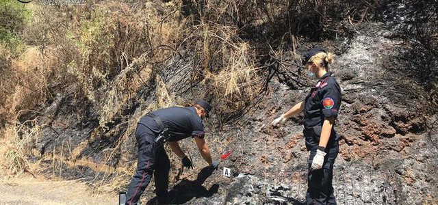Incendio boschivo, indagati due giovani