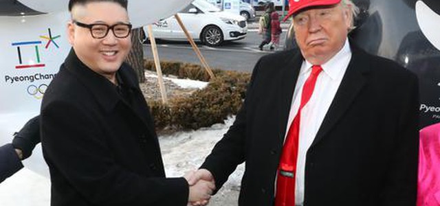 PyeongChang 2018, in tribuna si scherza, ci sono sosia di Trump e Kim